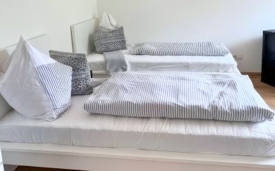 Schlafbereich mit zwei Betten